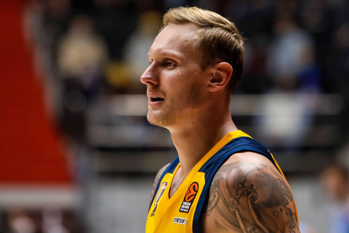 Timma signs new deal with UNICS